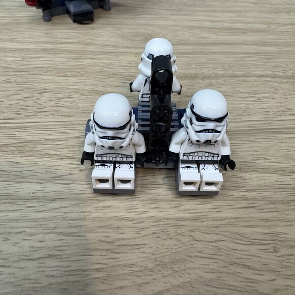 LEGO Star Wars: Imperial Dropship 20th Anniversary Edition (75262) 100% Complete - Picture 8 of 10